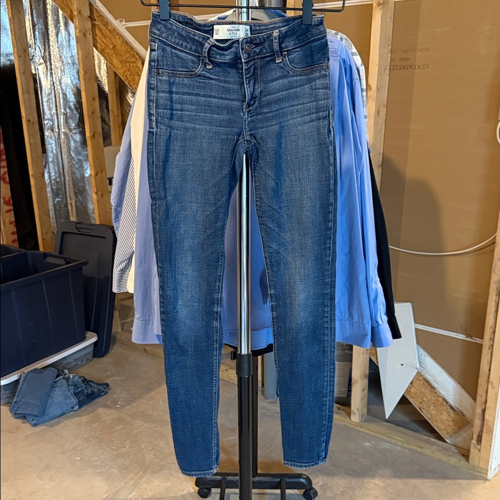 Abercrombie & Fitch Women's Skinny Jeans in Classic Blue